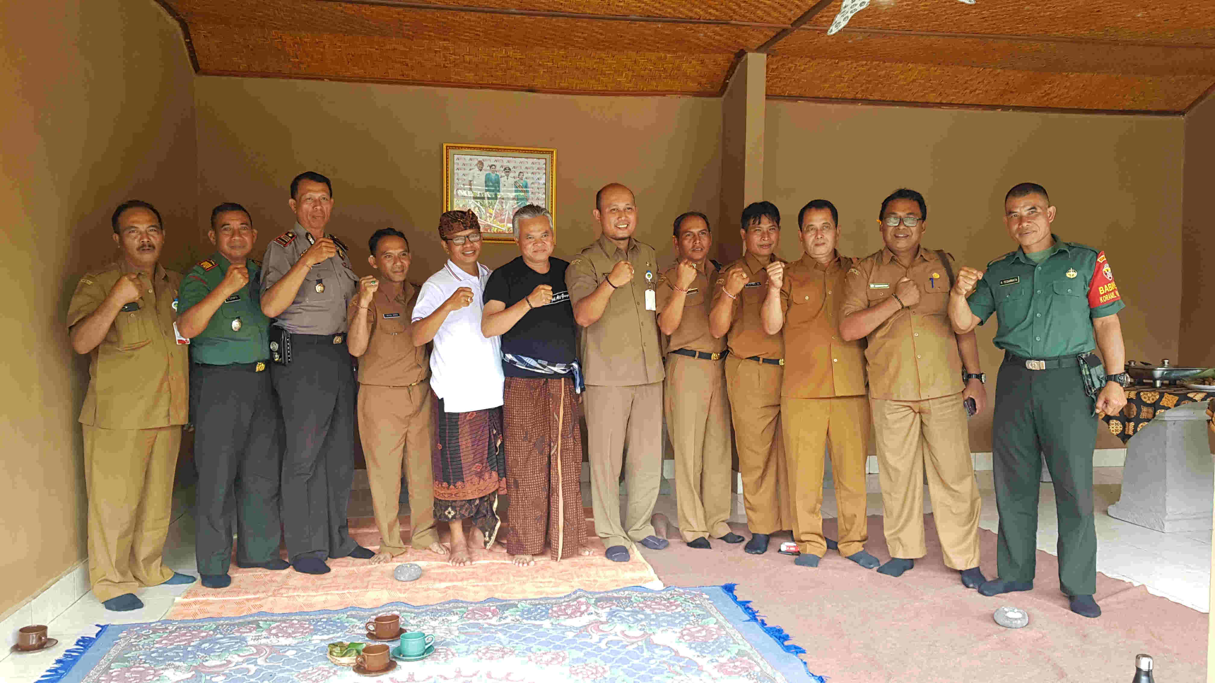 TRUCK KEBERSIHAN DESA TARO TIBA