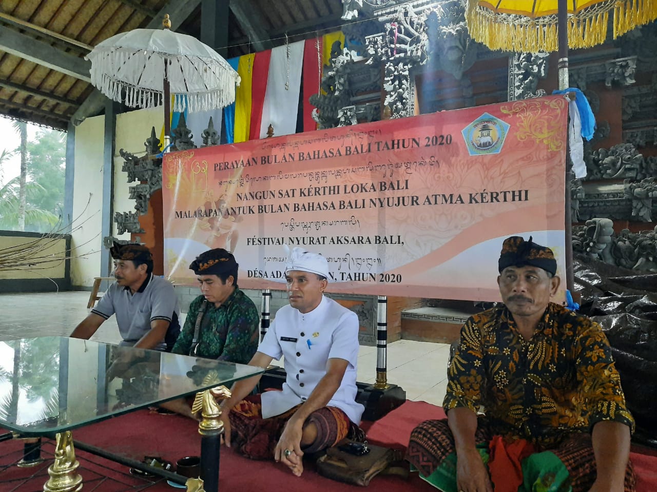 PROSESI NEBESIN PETAPAKAN SESUWUNAN DI TARO GIANYAR BALI