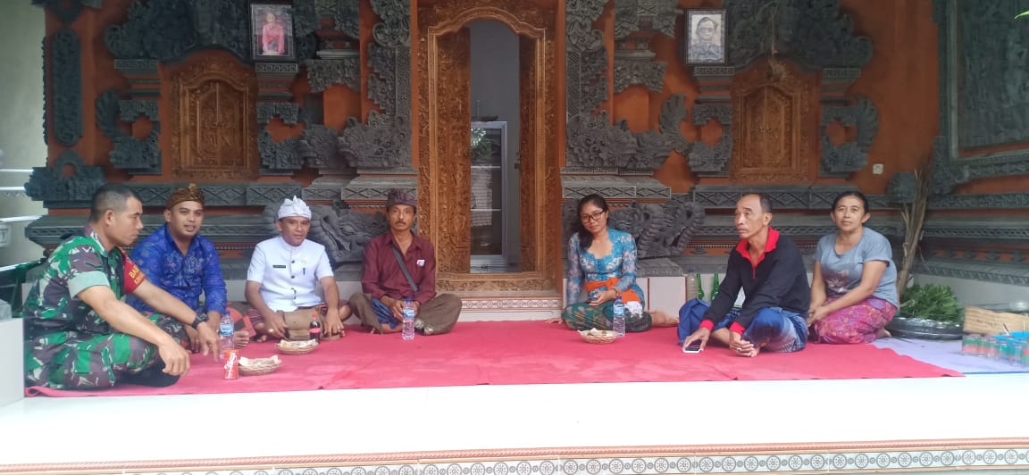 Piodalan di Padmasana Kantor Desa Taro Sakral, Khidmat, dan Penuh Kebersamaan