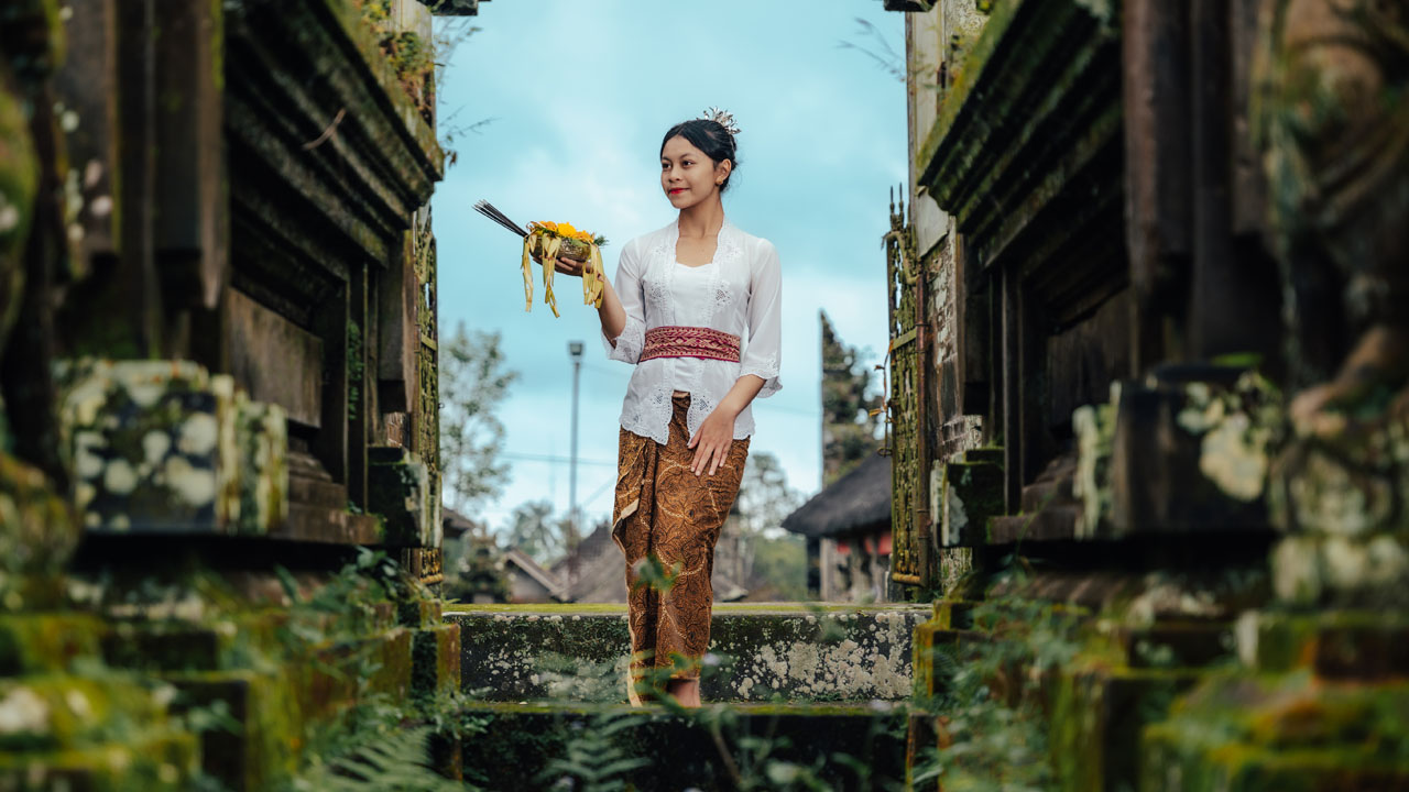 BANTUAN SEMBAKO DPR RI PDI PERJUANGAN BALI I NYOMAN PARTA UNTUK TENAGA PENGANGKUT SAMPAH SELURUH KABUPATEN GIANYAR