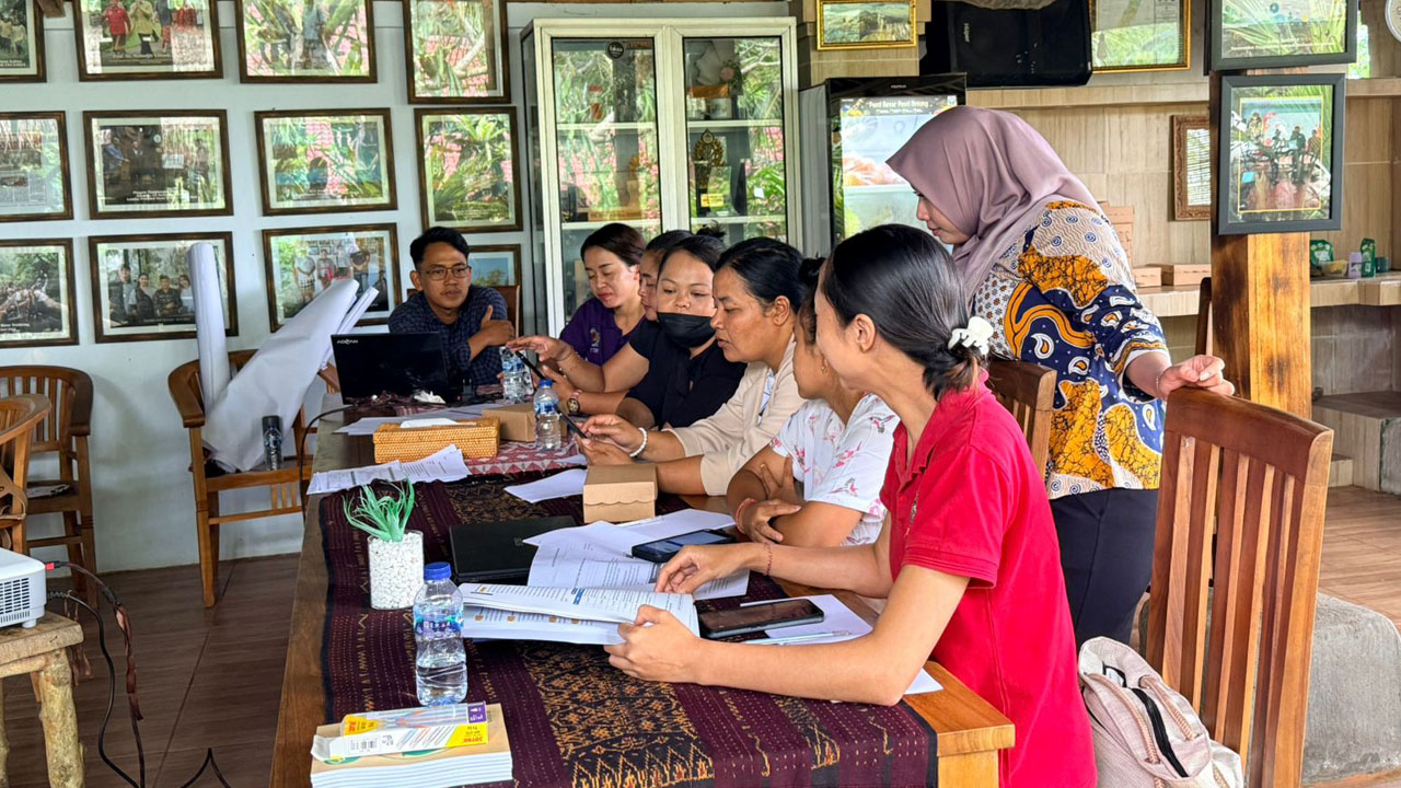 PENANDA TANGANAN MOU PERBEKEL SEKABUPTEN GIANYAR DENGAN KAJARI GIANYAR